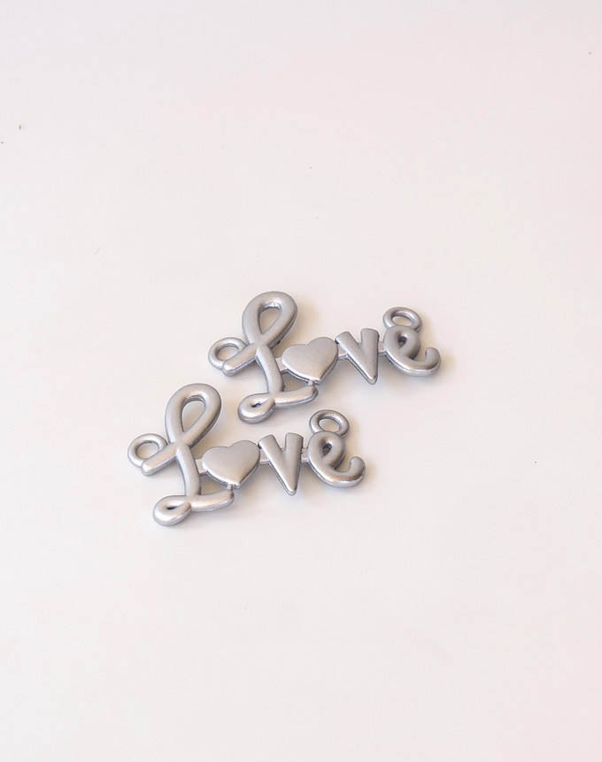 תליון LOVE - כסף