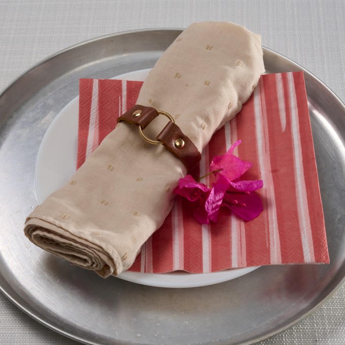 חבק עור+טבעת - עור חום