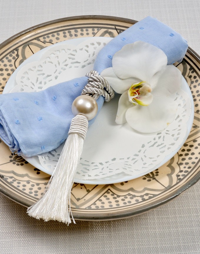 גדיל עבה+כותרת +אבן השחלה - לבן