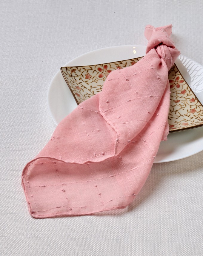 מפיות נקודות ריבועים - ורוד