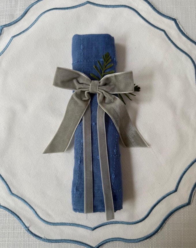 חבק פפיון קטיפה - אפור