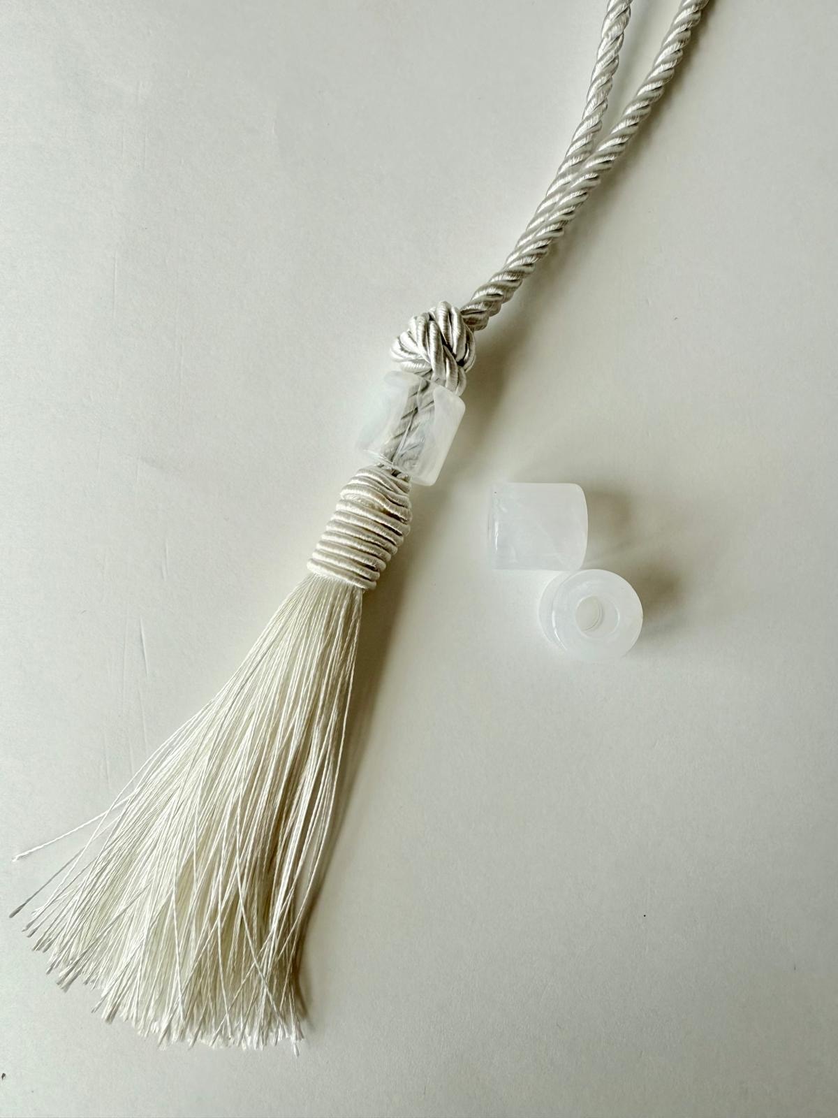 גדיל כותרת+ חרוז דמוי שיש צילינדר - לבן