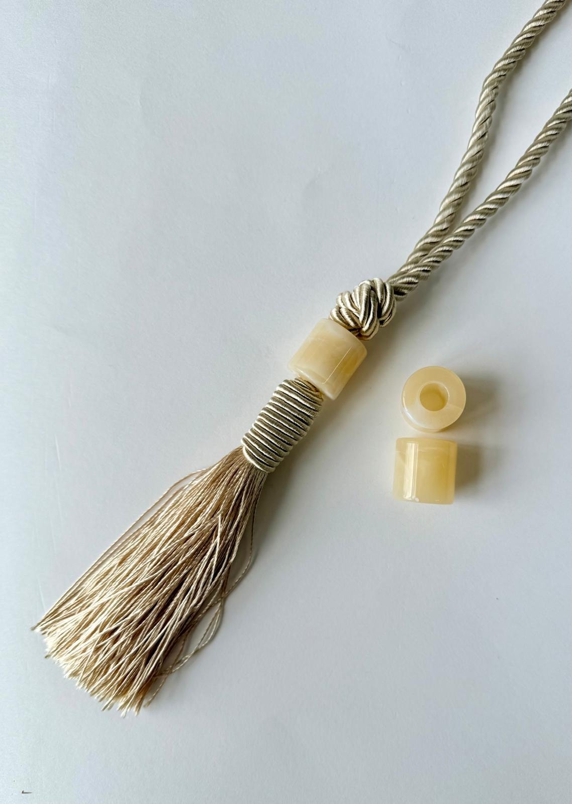 גדיל כותרת+ חרוז דמוי שיש צילינדר - אבן