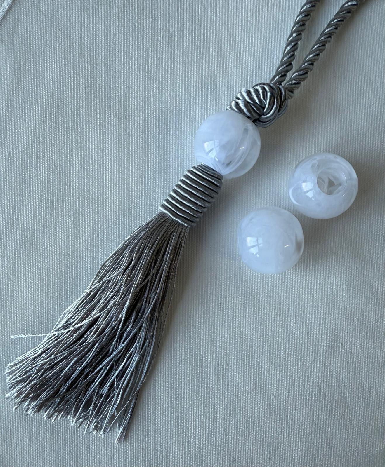 חרוזי השחלה דמוי שיש עגול - לבן