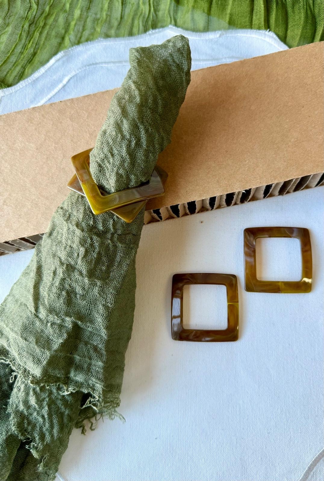 חבק דמוי שיש מרובע - ירוק זית מלנג׳