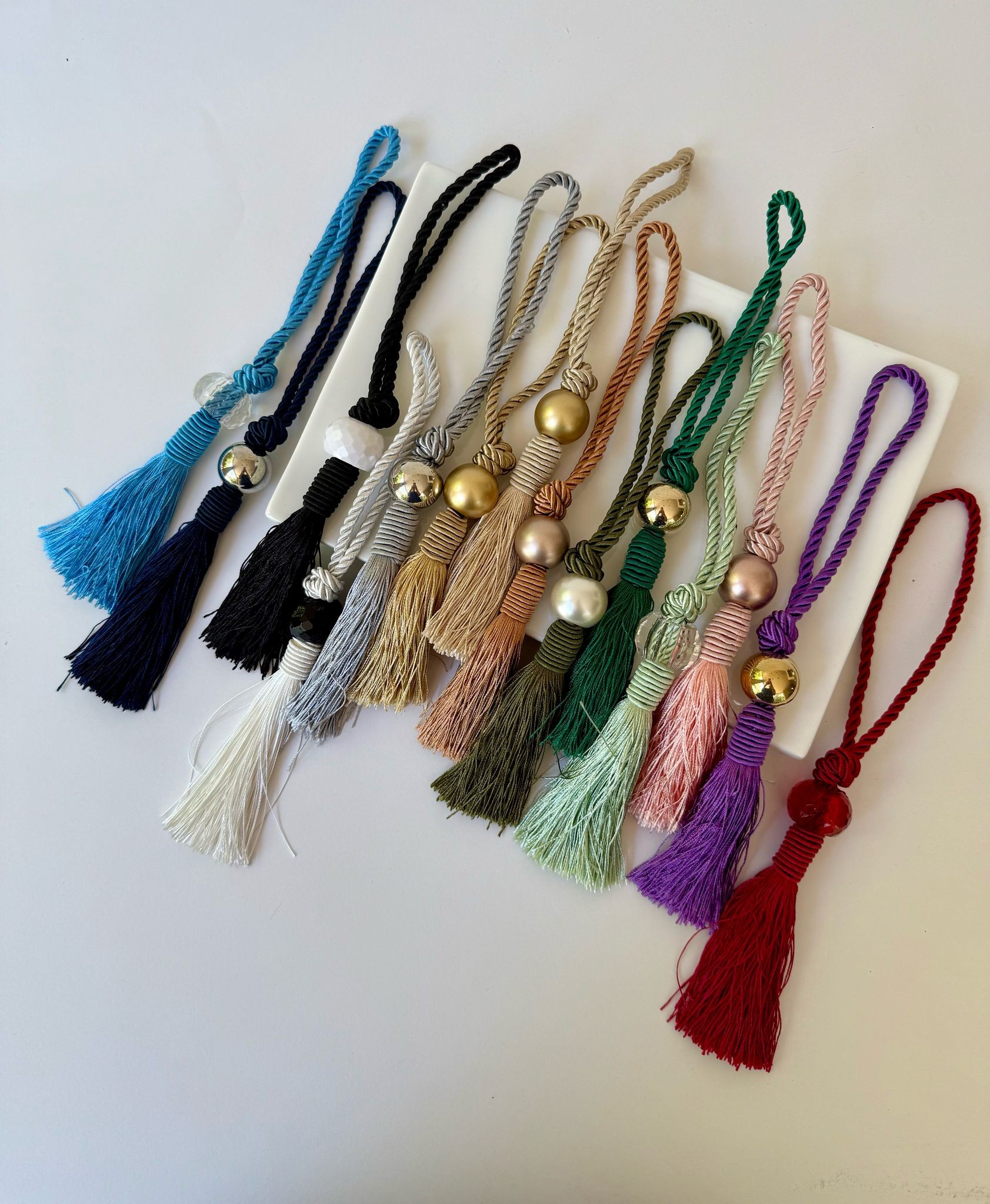 גדיל עבה+כותרת +אבן השחלה