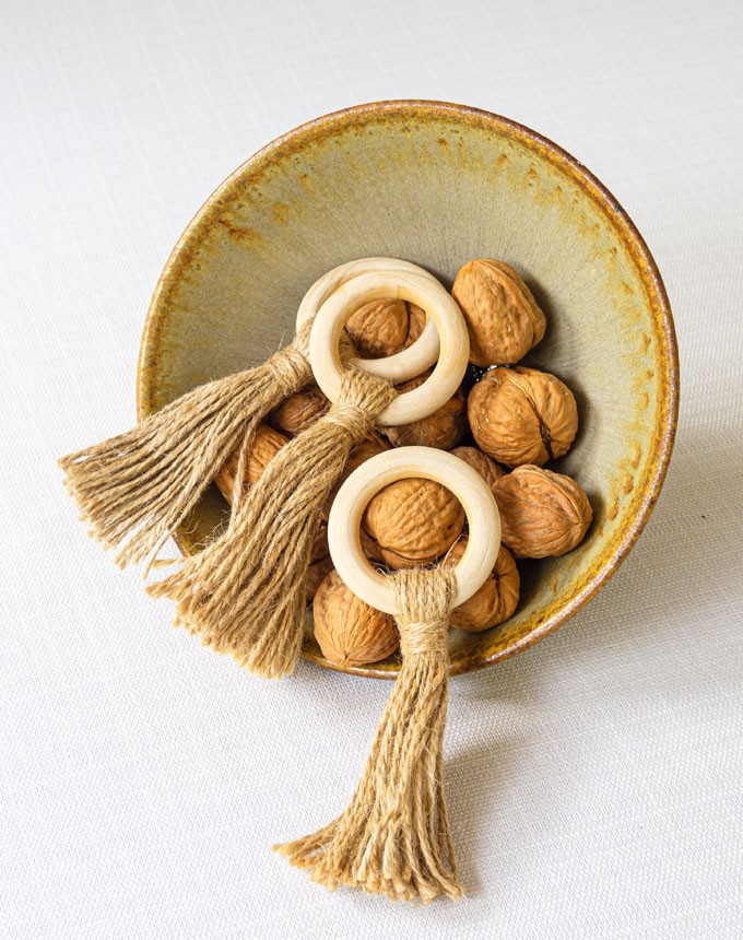 טבעת עץ + גדיל יוטה