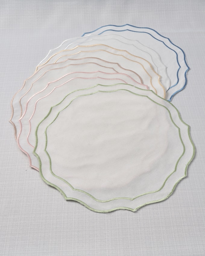 פלייס מייט רקום רקע לבן