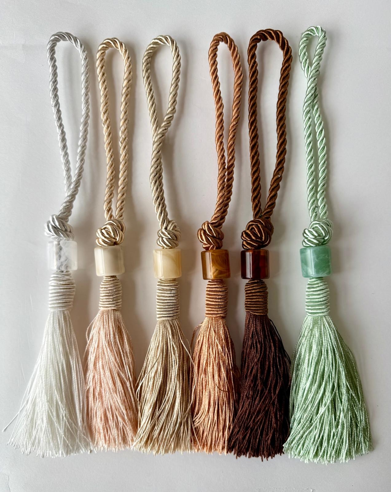 גדיל כותרת+ חרוז דמוי שיש צילינדר