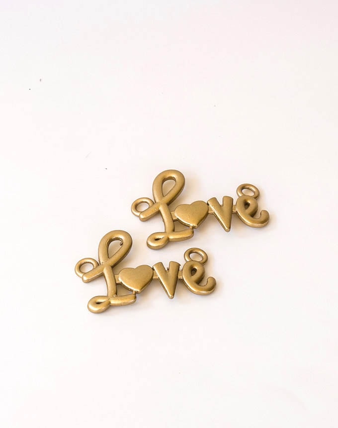 תליון LOVE - זהב