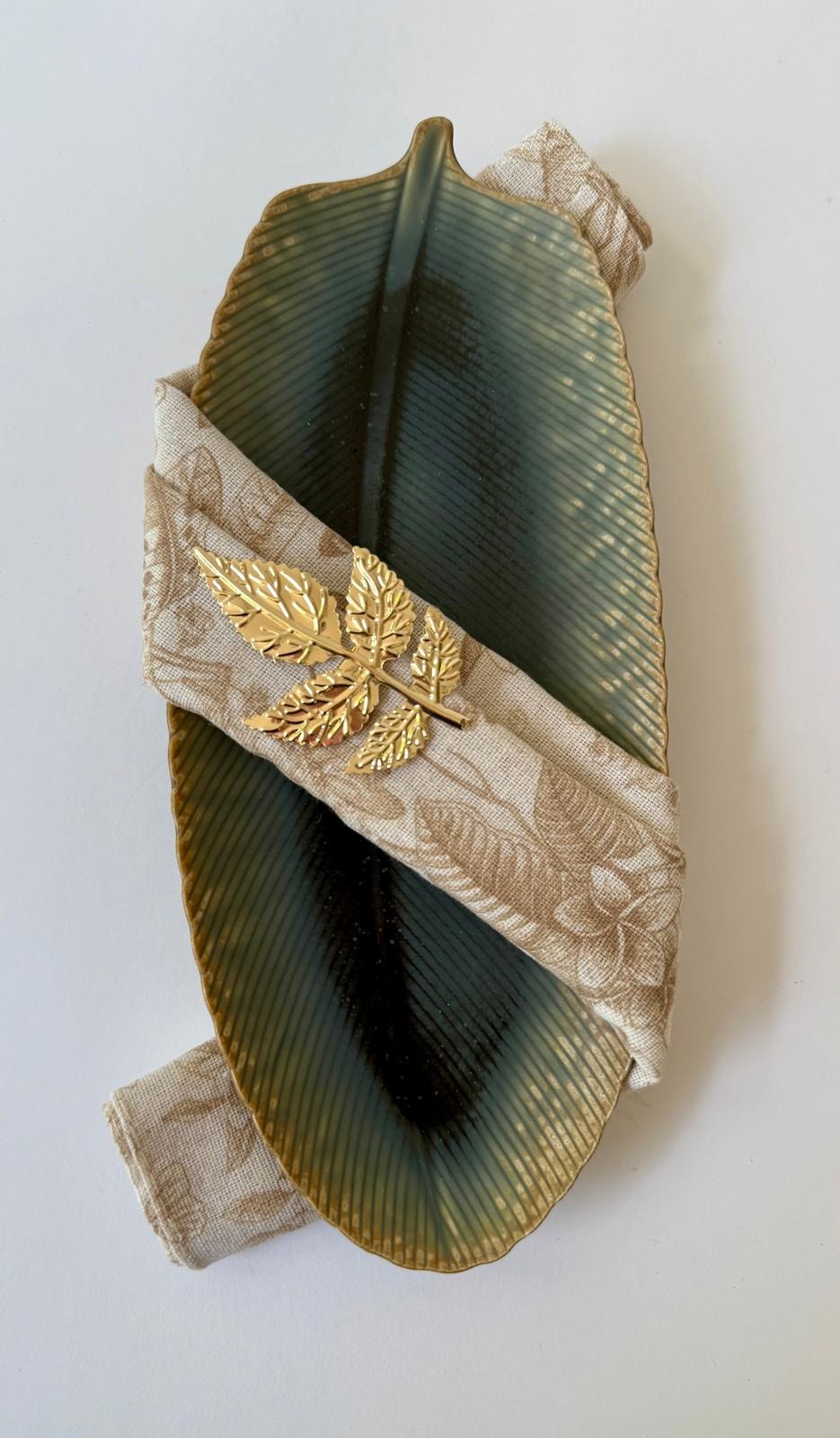 חבק קליפס עלה - זהב