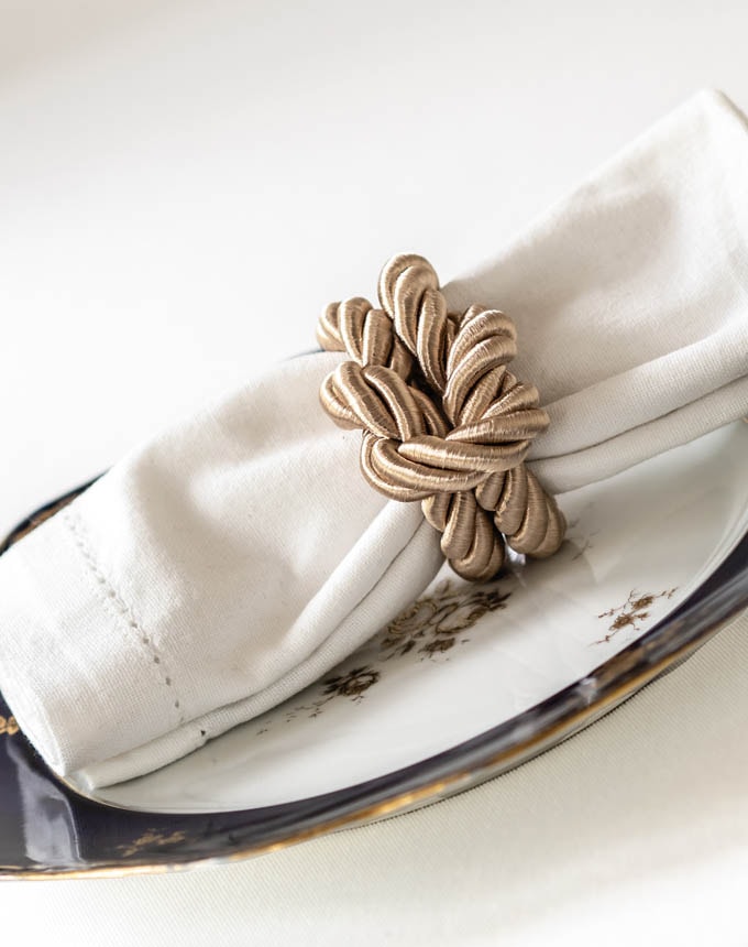 חבק קשר שטוח - זהב בהיר