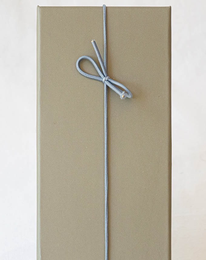 פפיון גומי מוכן - אפור