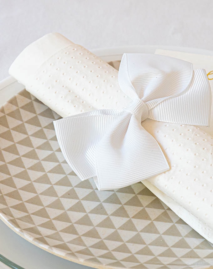 פפיון ריבס על גומיה - לבן