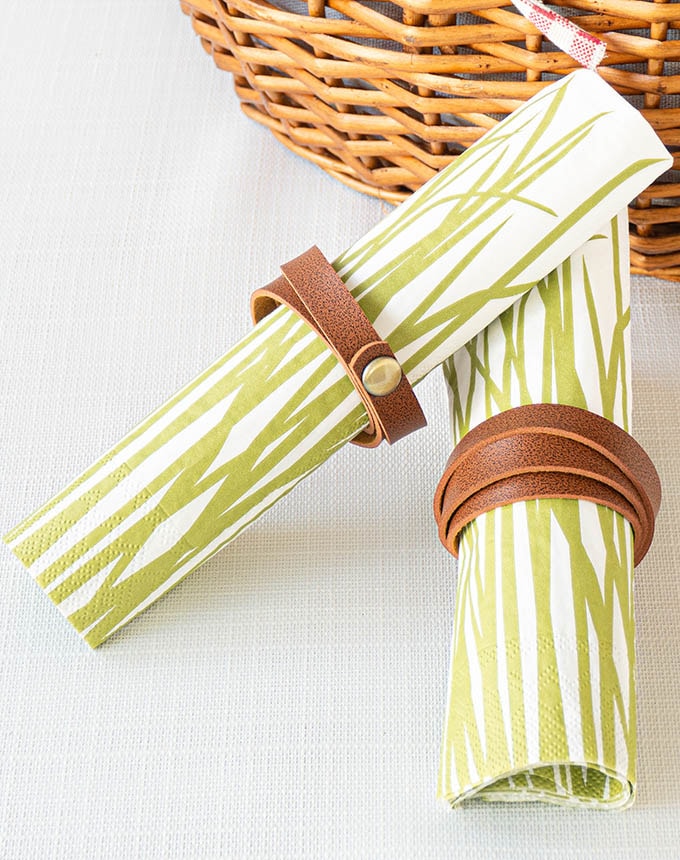 חבק דמוי עור - חום גדול