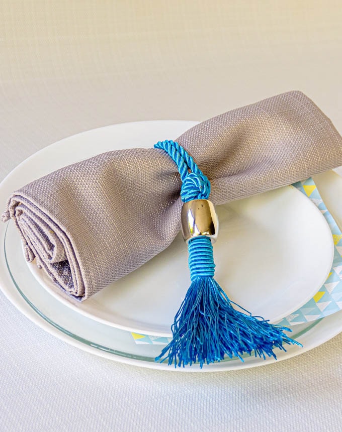 גדיל עבה+כותרת +אבן השחלה - תכלת