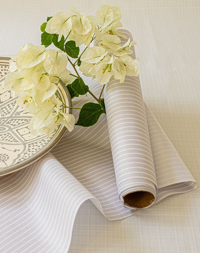 רנר פסים דקים - אפור בהיר