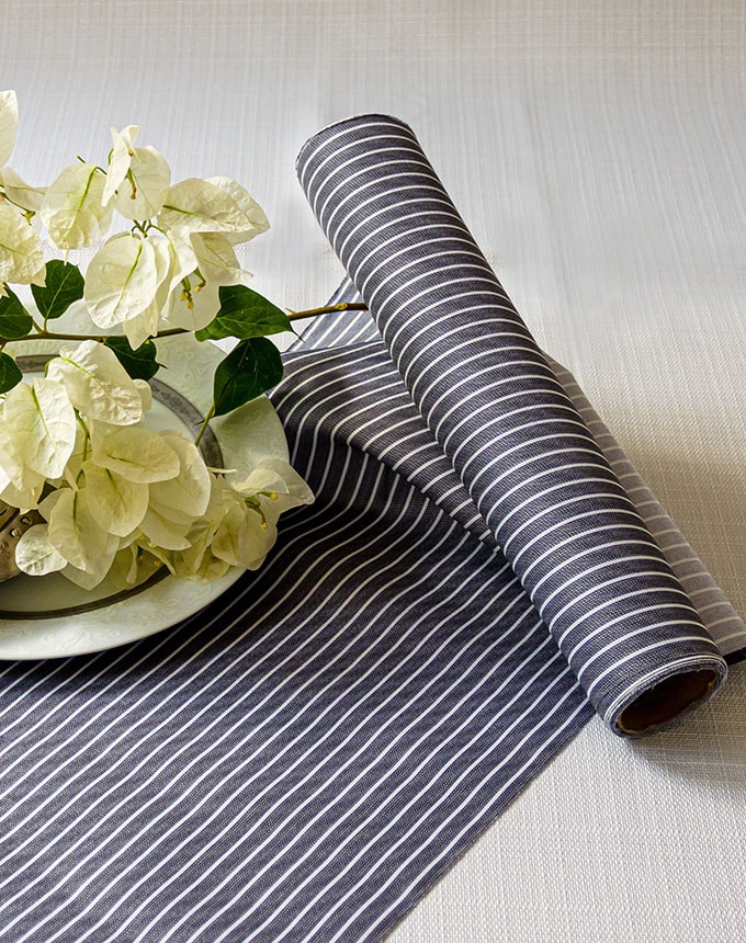 רנר פסים דקים - שחור