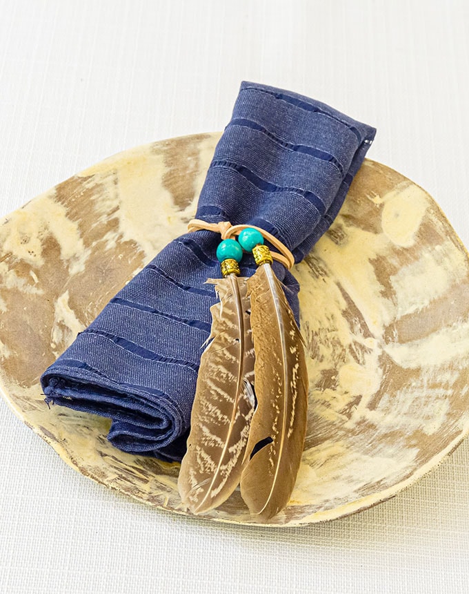 חבק נוצה+חרוזים - חרוז טורקיז