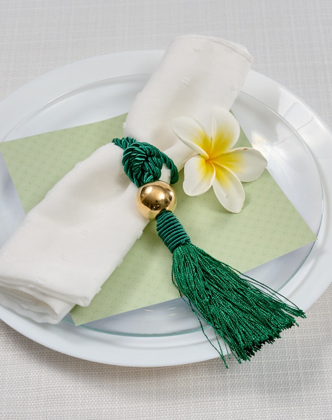 גדיל עבה+כותרת +אבן השחלה - ירוק בקבוק