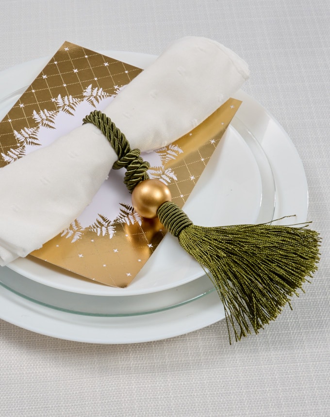 גדיל עבה+כותרת +אבן השחלה - ירוק זית