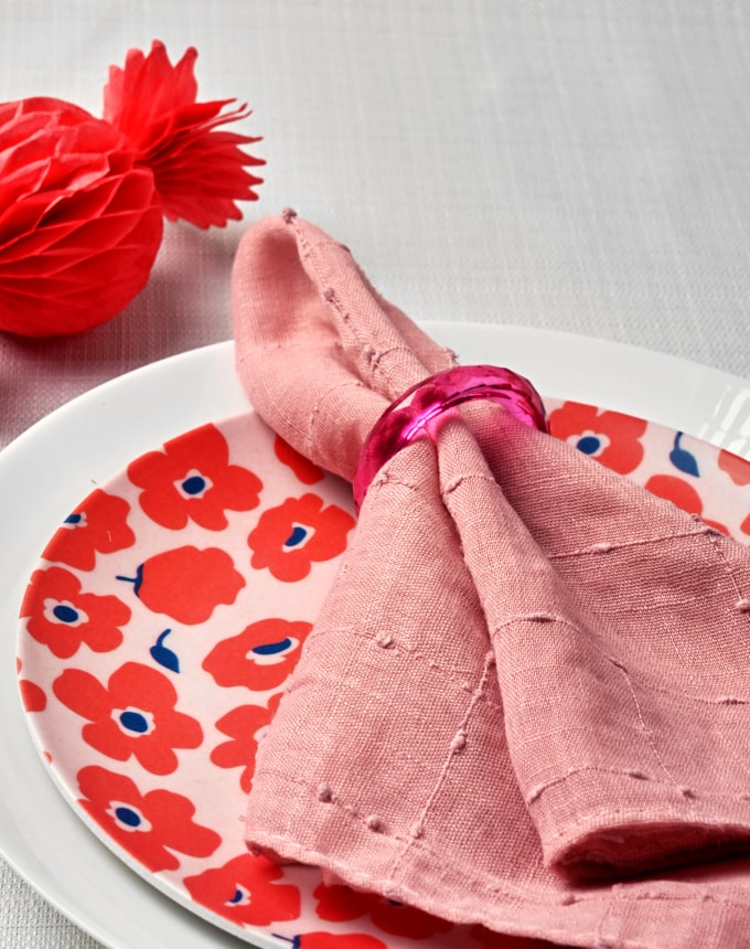 חבק טבעת אקרילית - פוקסיה