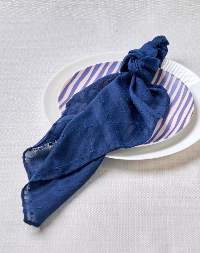 מפיות נקודות ריבועים - כחול כהה