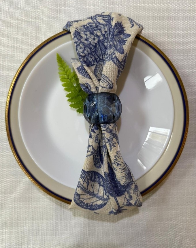 חבק טבעת אקרילית רחבה - כחול כהה