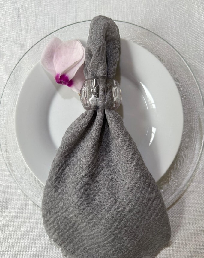 חבק טבעת אקרילית רחבה - אפור בהיר