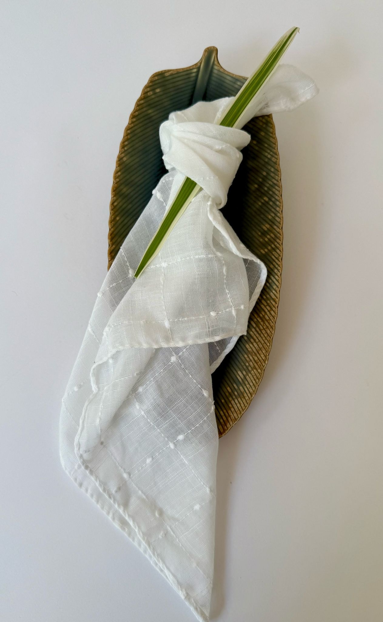 מפיות נקודות ריבועים - לבן