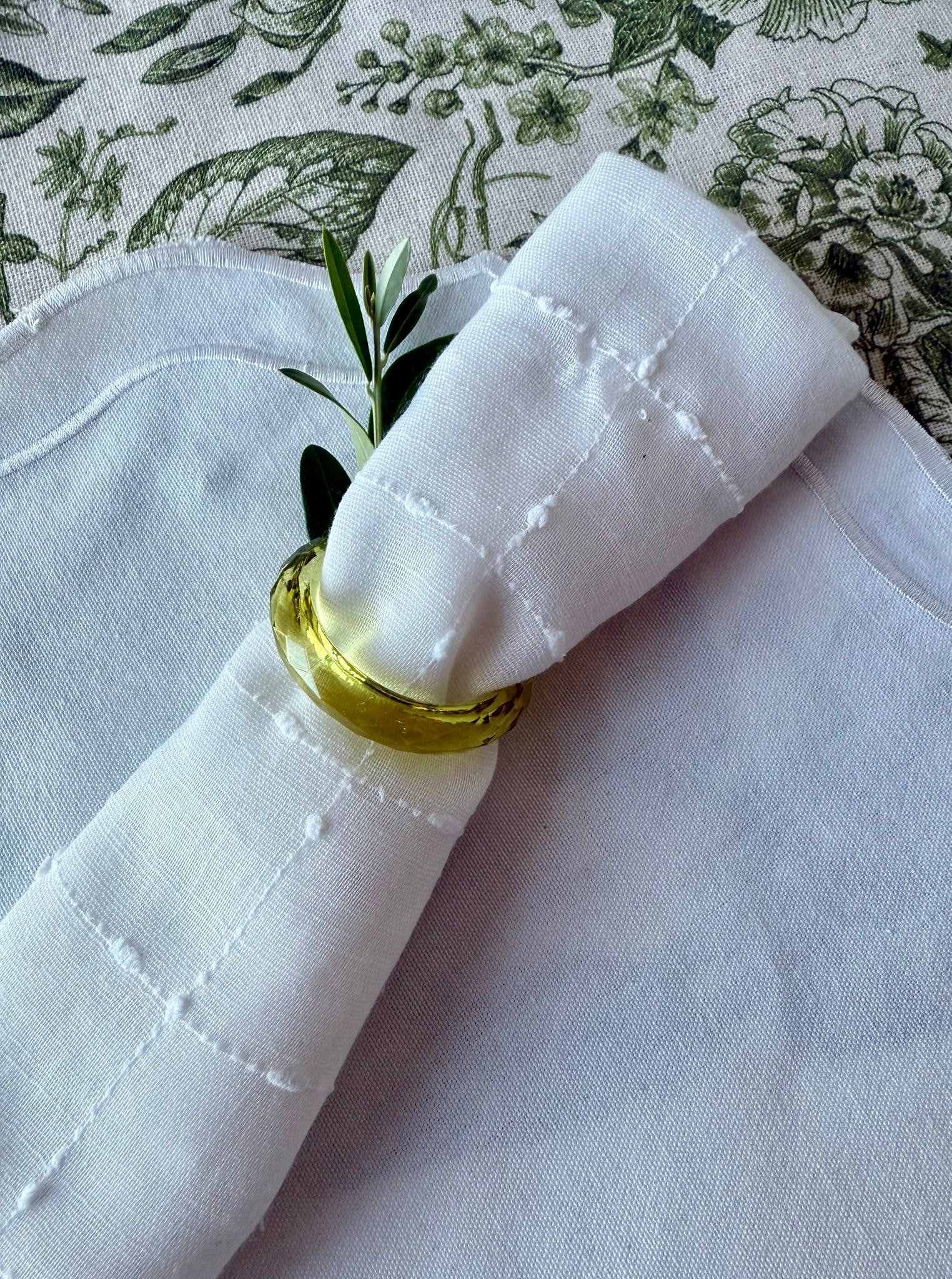 חבק טבעת אקרילית - ירוק זית