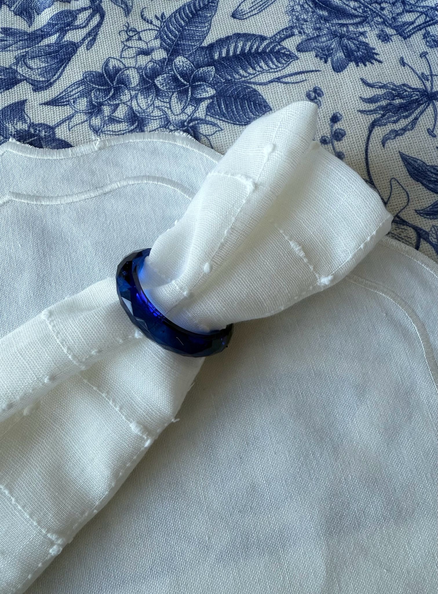 חבק טבעת אקרילית - כחול כהה