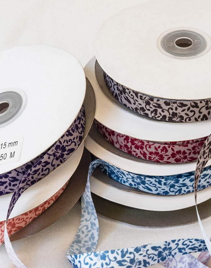 סרט פרח צבע על צבע