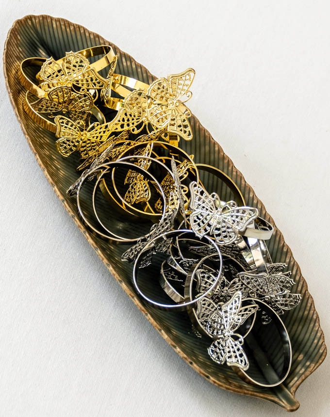 חבק פרפר מטלי