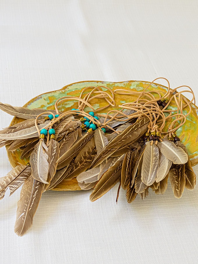 חבק נוצה+חרוזים