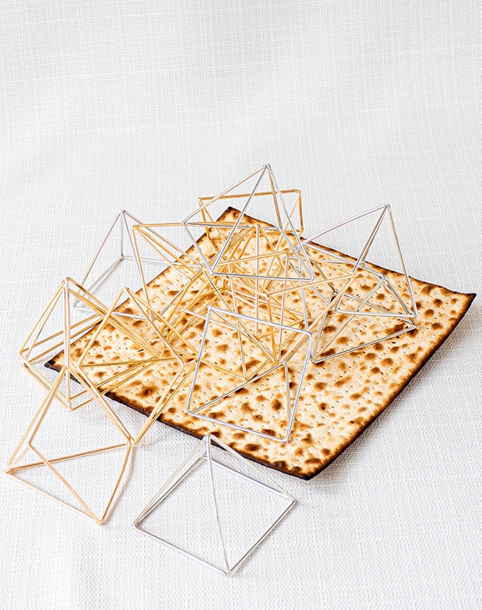 חבק  פירמידה