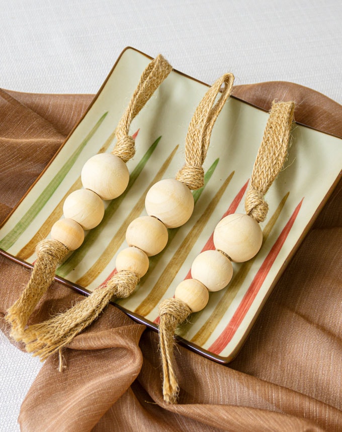 חבק 3 חרוזי עץ