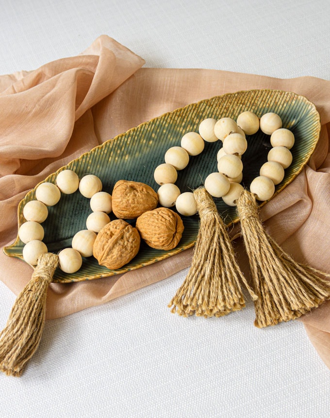 חבק 10 חרוזי עץ+גדיל