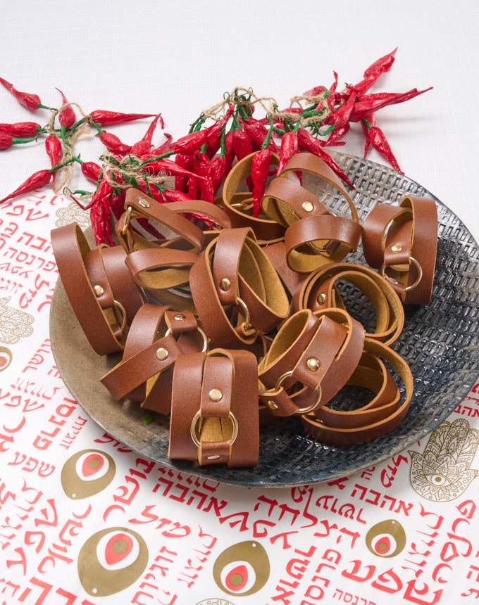 חבק עור כפול + טבעת