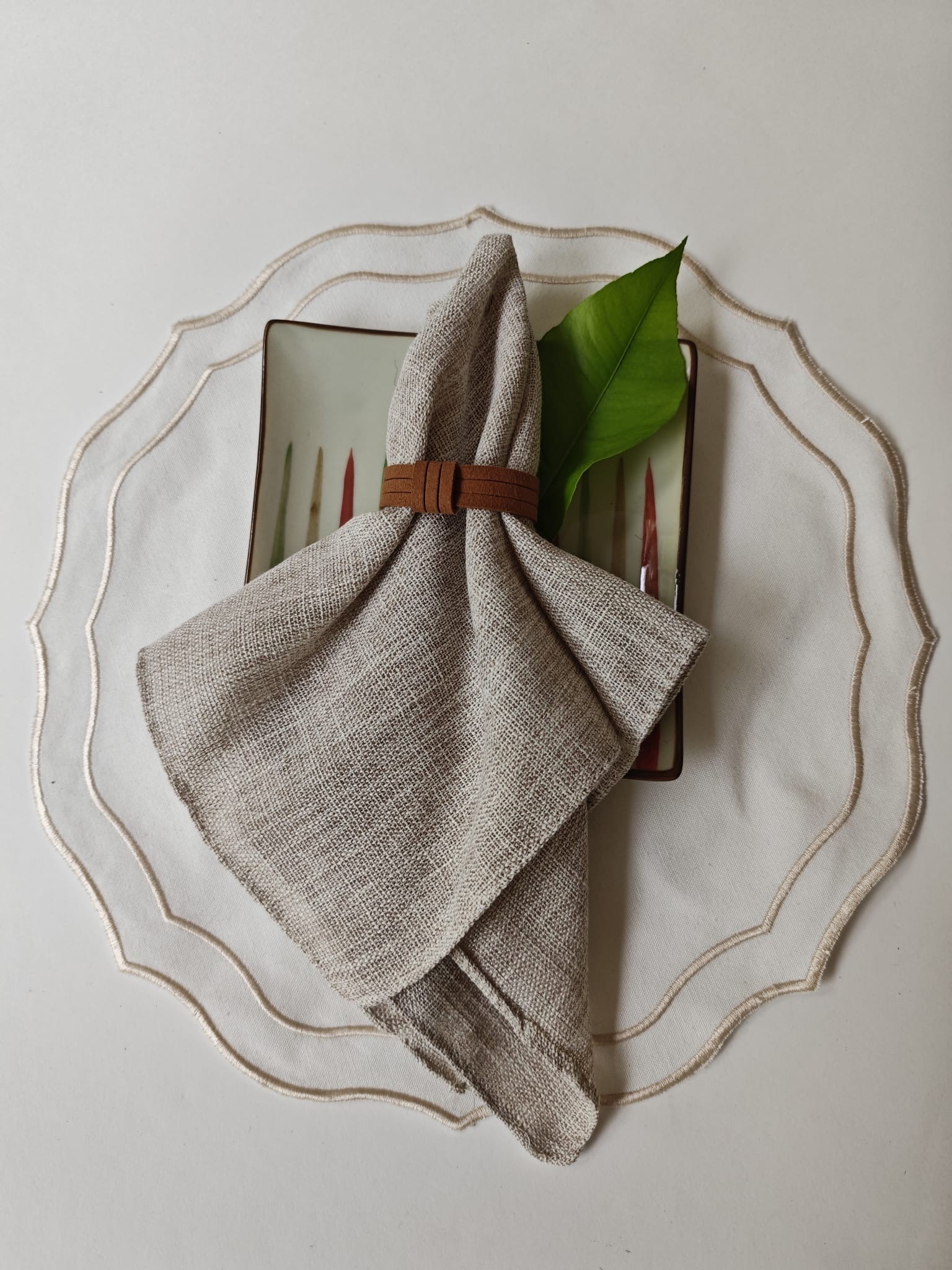 חבק זמש פסים - חום בריק