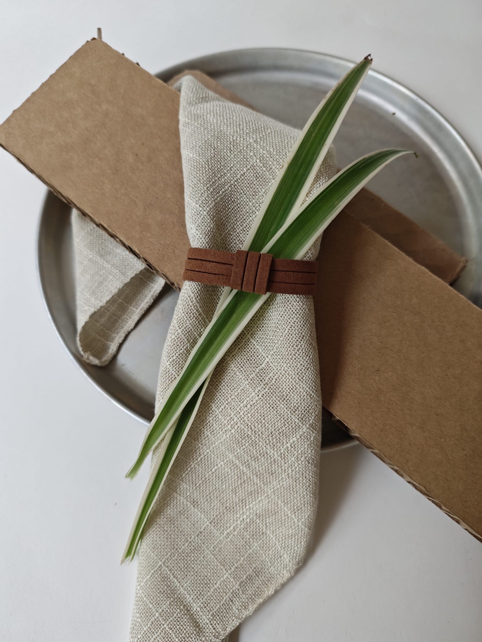 חבק זמש פסים - חום