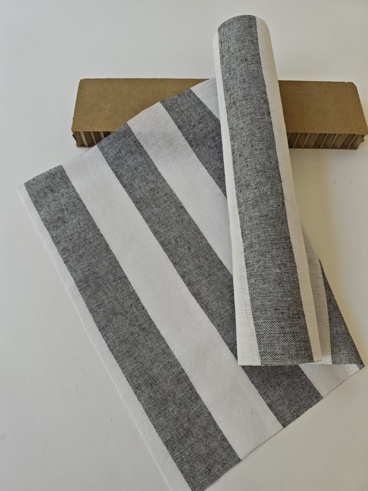 רנר פסים נורדי 36 ס״מ על 3 מטר - שחור לבן