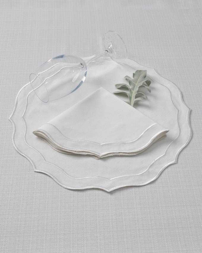 פלייס מייט רקום רקע לבן - לבן