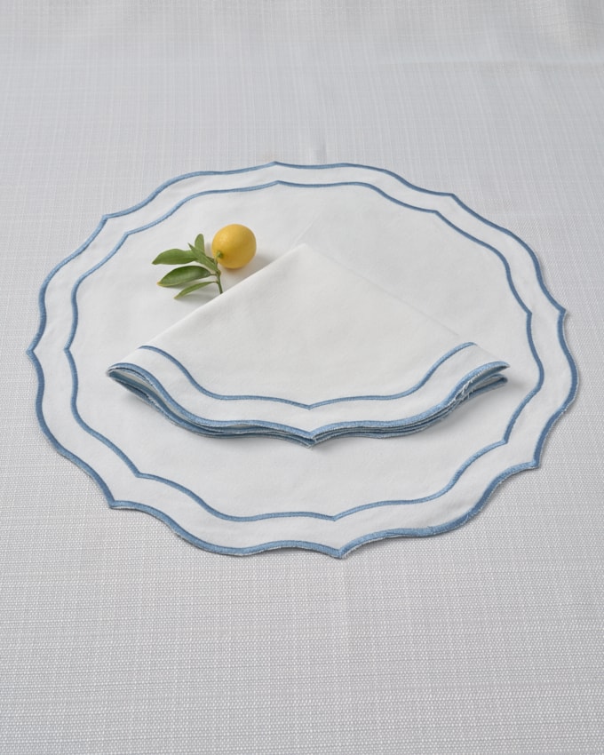 פלייס מייט רקום רקע לבן - תכלת מעושן