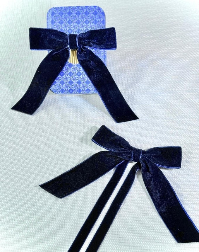 חבק פפיון קטיפה - כחול כהה