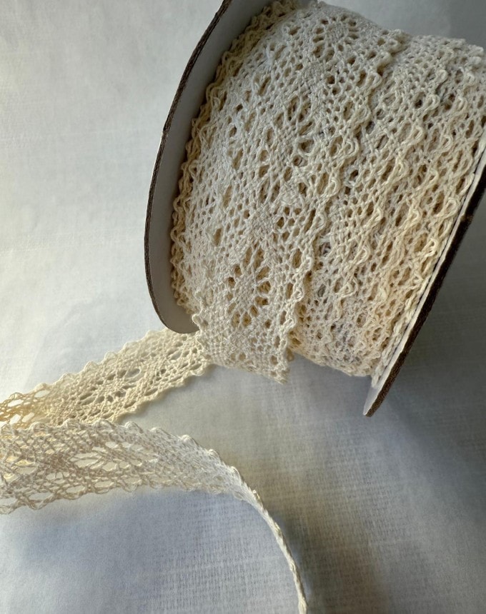 תחרה קלפל - קרם